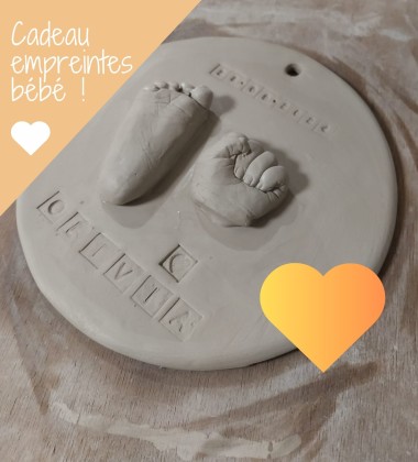 Carte cadeau moulage céramique des mains et des pieds de bébé !
Atelier de poterie Moineaux & Co à Quimper.